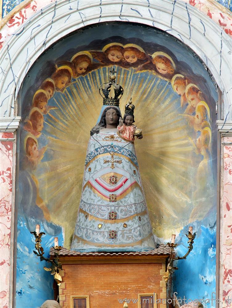 Rimini - Statua della Madonna di Loreto nella Chiesa di San Bernardino